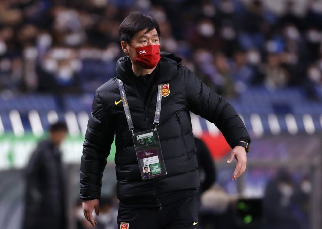 美女被打光屁股